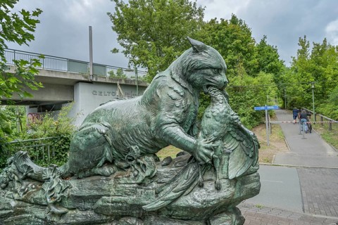 Otter, bronze, monument, bridge figure Alte Baumgartenbrücke Geltow, Brandenburg, Germany