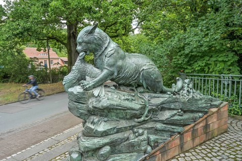 Otter, bronze, monument, bridge figure Alte Baumgartenbrücke Geltow, Brandenburg, Germany