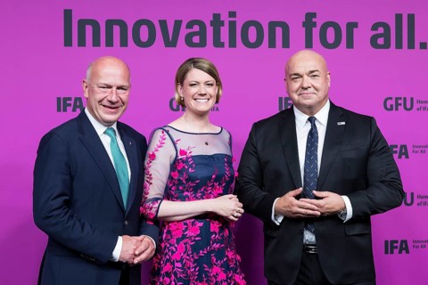 Kai Wegner (Governing Mayor of Berlin, CDU), Sara Warneke (Managing Director of gfu Consumer & Home