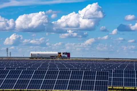 86, 5 MW peak ground-mounted photovoltaic systems, by RWE, with over 141, 000 solar modules, on a