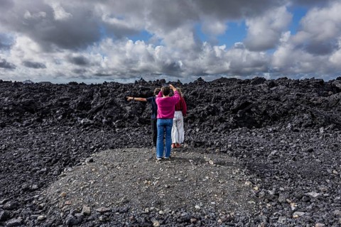 Lava, lava field, road, volcanic eruption, tourists, tourism, Sundhnúkur crater chain, Reykjanes,