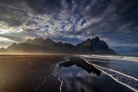 Mountains, mountain range, beach, sea, waves, surf, reflection, clouds, evening light, coast,