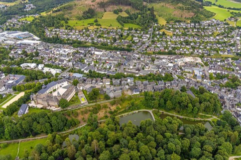 Aerial view, castle and local view residential area, Johannes-Althusius-Gymnasium, district court
