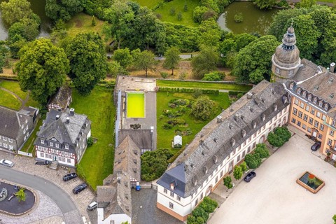 Aerial view, Berleburg Castle, residential castle of the Sayn-Wittgenstein family, water tank, Bad