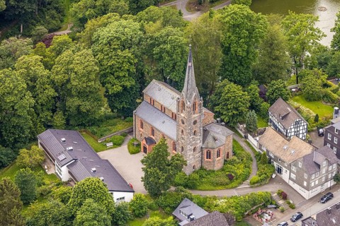 Aerial view, protestant town church and green trees at the Schlossstraße, residential area, Bad