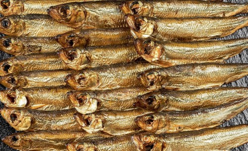 Arrangement with lots of fresh smoked sprats