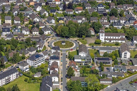 Catholic Church of St. Michael and roundabout Pfarrer-Leo-Reiners-Platz, Alter Holzweg,