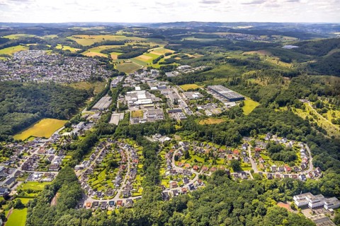 Aerial view, circular housing estate Rumbecker Holz, commercial area Wiebelsheide, behind