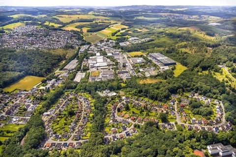 Aerial view, circular housing estate Rumbecker Holz, commercial area Wiebelsheide, behind