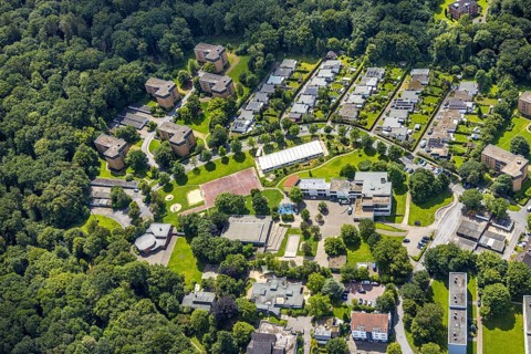 Aerial view, primary school Moosfelde and bungalow residential area Zu den Gärten, Neheim,