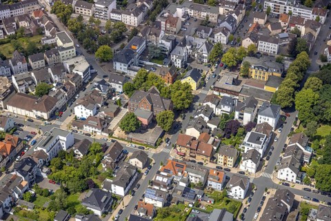 Aerial view, right yellow building Grimmeschule Schwester-Aicharda-Straße, school and residential