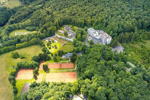 Aerial view, Dorint Hotel and Sportresort, Rodelhaus Hotel and Restaurant, Tennis courts Tennisclub