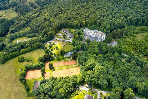 Aerial view, Dorint Hotel and Sportresort, Rodelhaus Hotel and Restaurant, Tennis courts Tennisclub