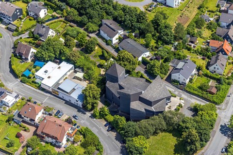 Aerial view, Heilig-Kreuz-Kirche and Catholic Kindergarten Heilig Kreuz Kreuzkirchweg, Obereimer,