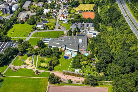 Aerial view, Solepark Große Wiese Freizeitbad Naß, sunbathing lawn and swimming pool, graduation