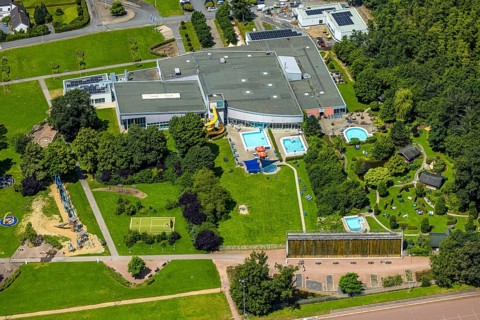Aerial view, Solepark Große Wiese Freizeitbad Naß with water slide, sunbathing lawn and swimming