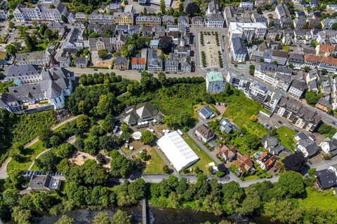 Aerial view, park with river Ruhr and promenade, Neumarkt and Church of the Resurrection, festival