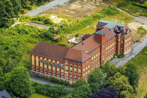 Aerial view, Former Öventrop Monastery and former Salus Clinic with new building after roof truss