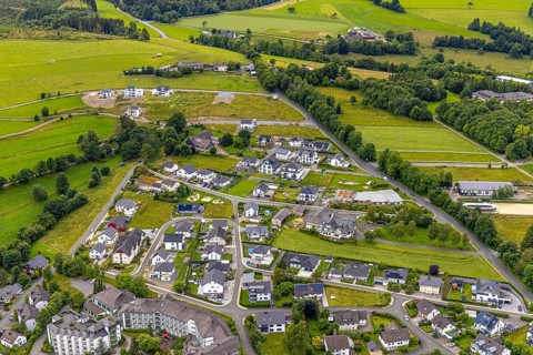 Aerial view, new residential area Am Sengelsberg, below the house at Sähling - evangelisches