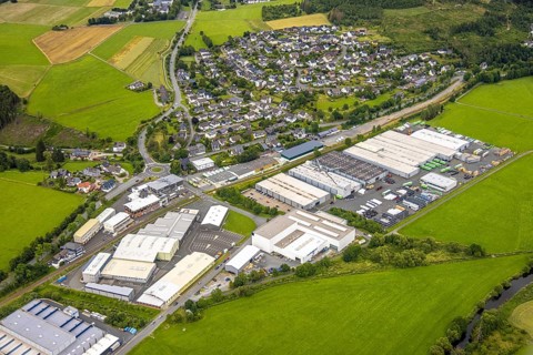 Aerial view, industrial estate Industriestraße and town view Am Stöppelsweg, Berghausen, Bad