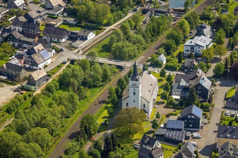 Aerial view, catholic church St. Andreas, residential area Mühlenstraße corner Kanalstraße, railway
