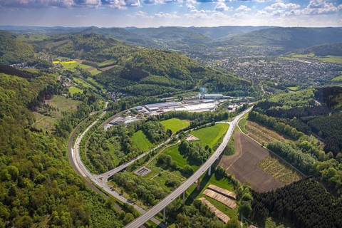 Aerial view, Ruhr valley bridge Bermecke over the river Ruhr, exit of the federal road B480n onto