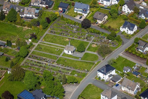 Aerial view, Nuttlar cemetery burial ground and cemetery chapel, Zum Kreuzberg, Nuttlar, Bestwig,
