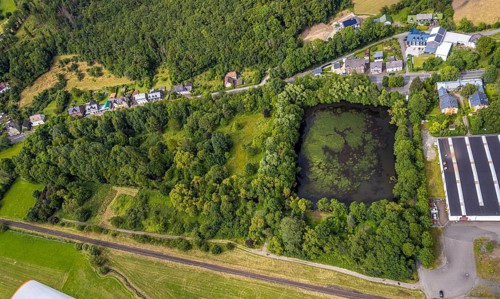 Aerial view, forest area with pond Amalienhütter Weiher, residential area, Niederlaasphe, Bad