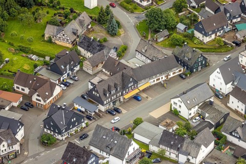 Aerial view, Sieg-Lahn-Straße corner Zum Ilsetal with Müller Bäckerei Konditorei Cafe, Feudingen,