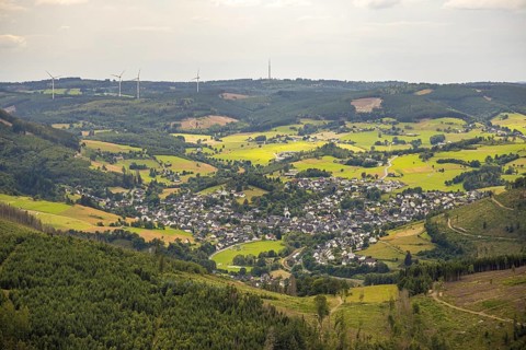 Aerial view, view of Feudingen in the valley, evang. Church and half-timbered houses, view of