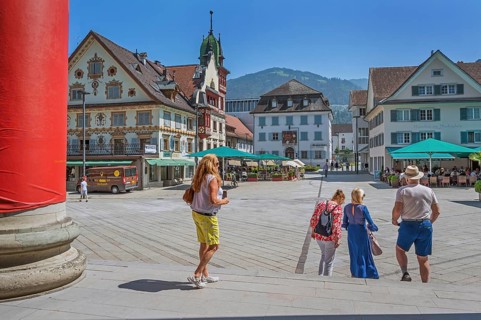 The Steinhauser or Johann Luger House and the town museum with tourists on the market square,