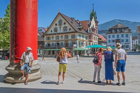 The Steinhauser or Johann Luger House and the town museum with tourists on the market square,
