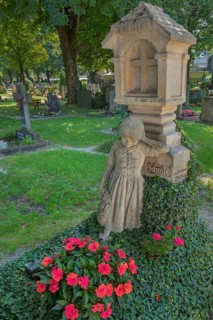 Gravesite with mourning girl figure, ivy and floral decoration, catholic cemetery, Kempten, Allgäu,