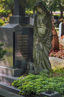 Gravesite with mourning female figure, catholic cemetery, Kempten, Allgäu, Bavaria, Germany