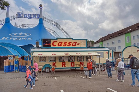 Circus tent, circus tent and Cassa wagon with people in queue, Circus-Krone, Kempten, Allgäu,