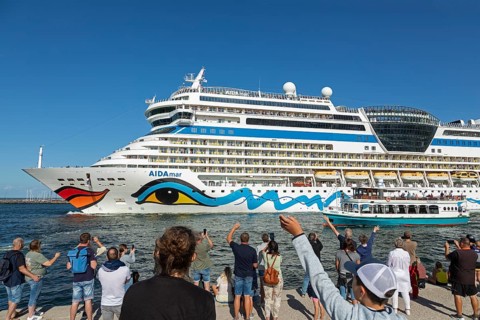 People waving, cruise ship Aida mar leaving, Unterwarnow, Warnemünde, Rostock, Mecklenburg-Western