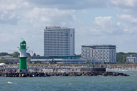 Hotels Neptun and Das Resort, mole beacon, Warnow estuary, Baltic Sea, Warnemünde, Rostock,
