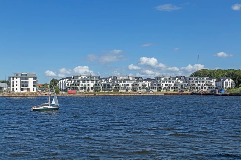 Residential area on the eastern bank of the Unterwarnow, sailing boat, Rostock,