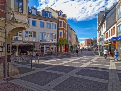 Pedestrian zone, traffic-calmed, old town, architecture, bicycles, restaurant, shops, blue sky,