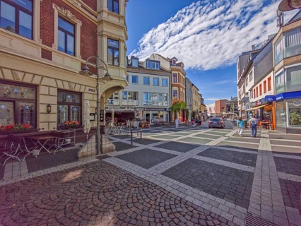Pedestrian zone, traffic-calmed, old town, architecture, restaurant, flower box, shops, car, blue