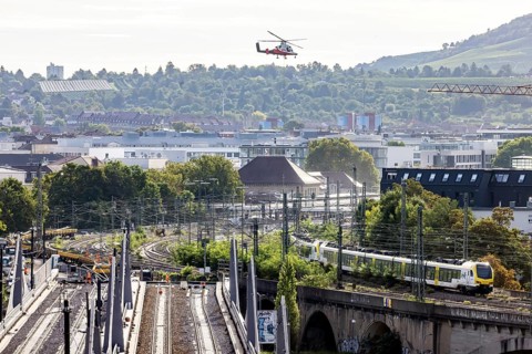 Track construction from the air. At Bad Cannstatt railway station, a transport helicopter