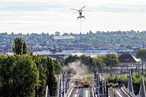 Track construction from the air. At Bad Cannstatt railway station, a transport helicopter