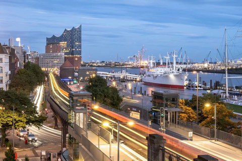 View of the harbour of Hamburg with Landungsbrücken, Jan-Fedder-Promenade, Cap San Diego, light