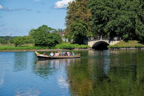 Excursion boat, gondola on Lake Wörlitz, Wörlitz Park, Wörlitz Gardens, Garden Kingdom of