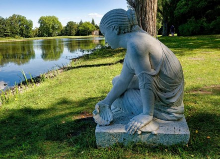 Shell nymph, classicist sculpture, Wörlitz Park, Wörlitz Gardens, Garden Kingdom of Dessau-Wörlitz,