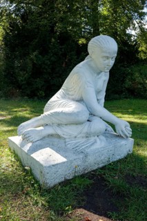 Shell nymph, classicist sculpture, Wörlitz Park, Wörlitz Gardens, Garden Kingdom of Dessau-Wörlitz,