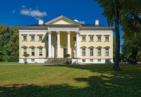 Wörlitz Palace, built 1769-1773, founding building of German Classicism, main façade, Wörlitz Park,