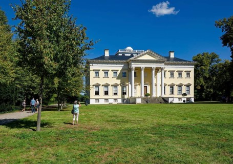 Wörlitz Palace, built 1769-1773, founding building of German Classicism, main façade, Wörlitz Park,
