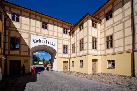 Historic inn, Restaurant Zum Eichenkranz, half-timbered building from around 1786, Wörlitz Park,