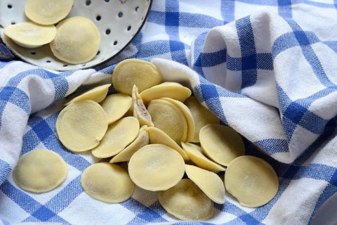 Anolini, filled dumplings with a sieve, pasta variety from Italy, Anolini piacentini
